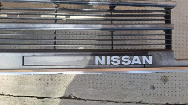 Nissan Cherry N12 grill rács