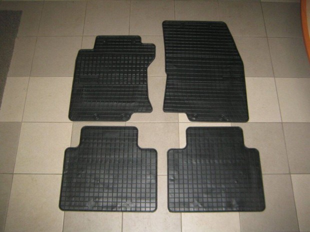 Nissan Cube, Murano, Navara, Pathfinder, Pulsar, X-trail Gumiszőnyeg