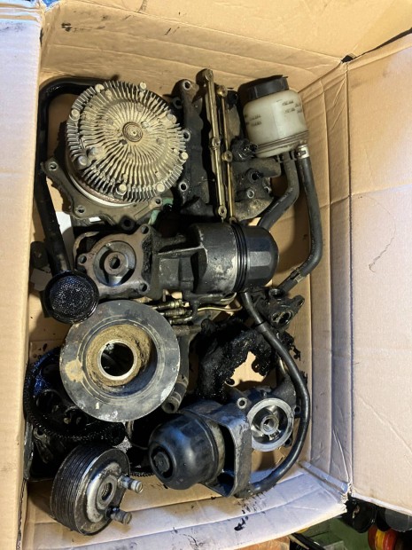 Nissan D22 motor alkatrszek