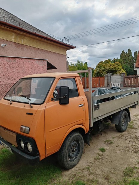 Nissan Datsun Homer 1982 plats kisteheraut 