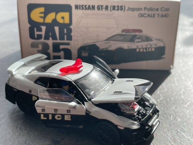 Nissan GT-R (R35) Japan Police modellaut - Era Car 1:64 mret