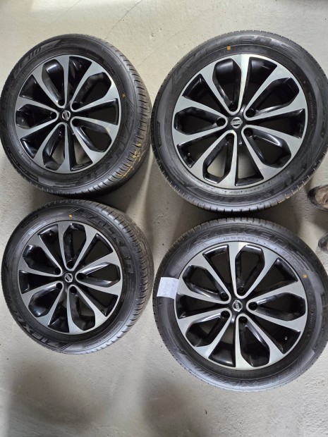 Nissan Juke Nissan qashqai gy�ri k�nny�f�m kerekek ny�rigumikkal 