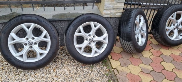 Nissan Juke R17 gyri alufelni + jszer Bridgestone gumi Qashqai