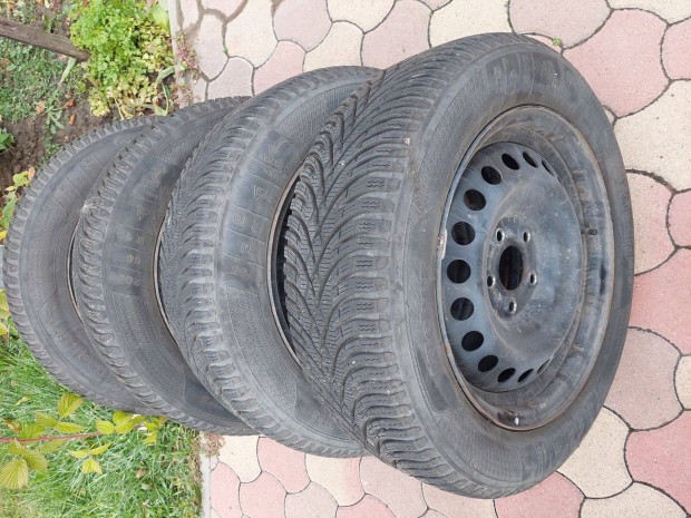 Nissan Leaf 205/60 R16 téligumi szett Tpms-el