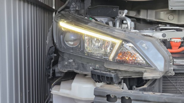 Nissan Leaf Gen2 jobb első halogén fényszóró lampa