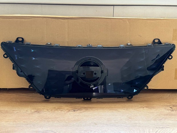 Nissan Leaf II (ZE1) �j Grill R�cs k�z�p bet�t / 620725SK0D