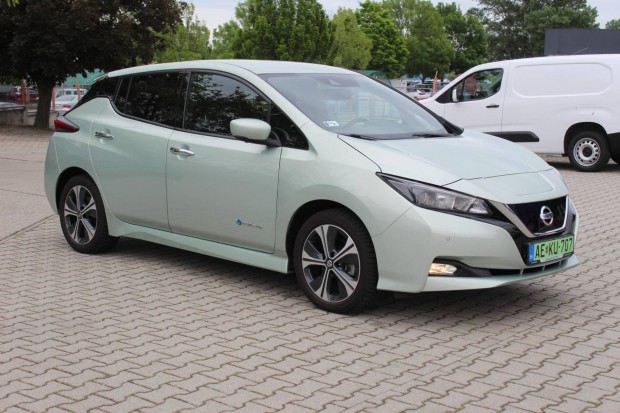 Nissan Leaf Tekna 40kWh (Automata) Navi/ Digkl...