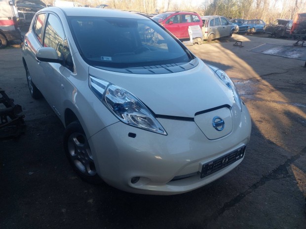 Nissan Leaf ZE0 alkatrészei 33KW