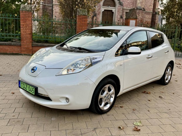 Nissan Leaf (Automata) Gyngyhz Fehr//Tolatk...