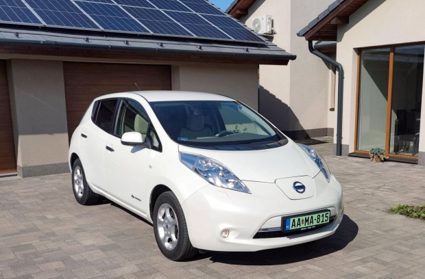 Nissan Leaf (Automata) Gyöngyház fehér Led fény...