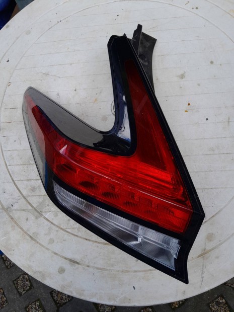 Nissan Leaf bal hátsó lámpa sérült