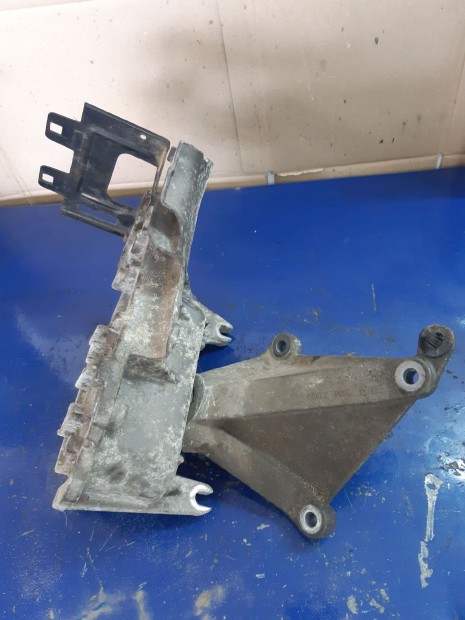 Nissan Micra Bal Motortartó Bak