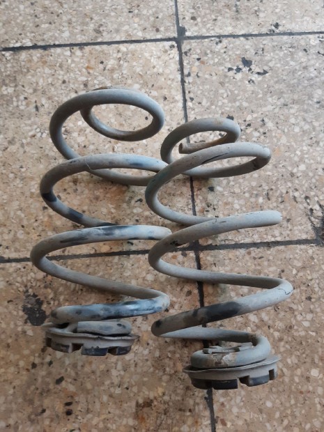 Nissan Micra Hátsó Rugó Pár