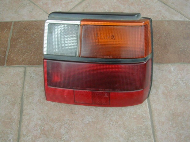 Nissan Micra II 1.0i (95-) jobb hátsó lámpa