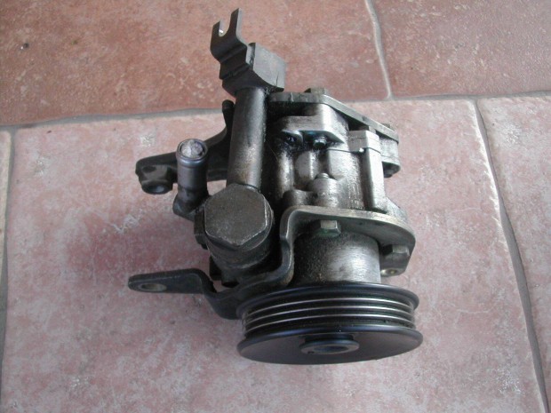 Nissan Micra II 1.0i (95-) szervószivattyú