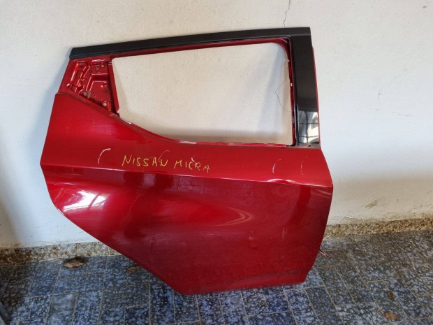 Nissan Micra Jobb h�ts� ajt�