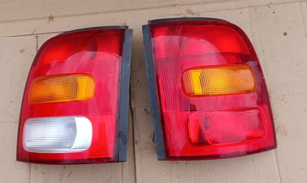 Nissan Micra K11 hátsó lámpa