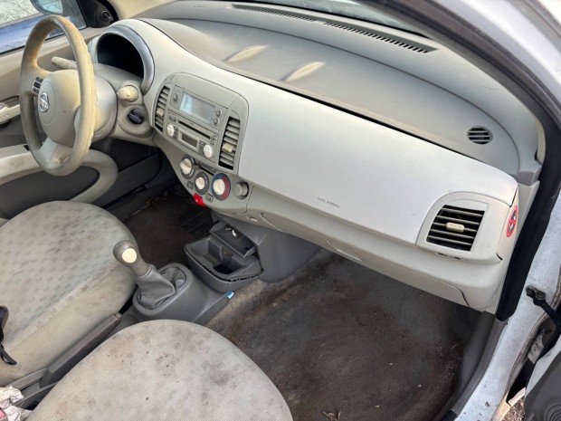 Nissan Micra K12 m�szerfal l�gzs�k szett