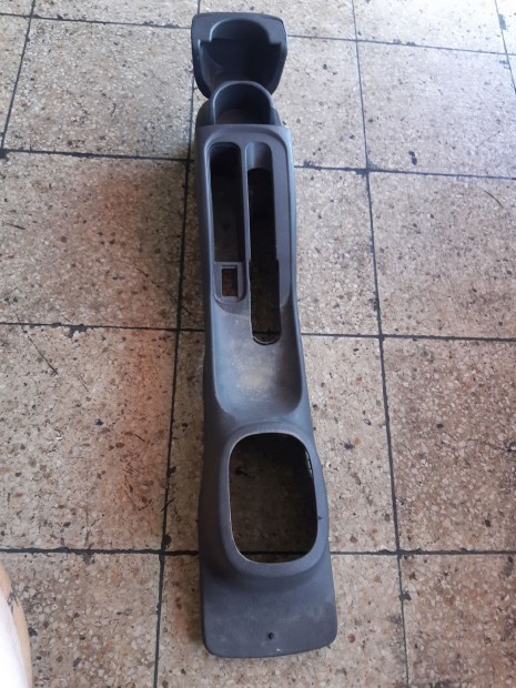 Nissan Micra Középbox
