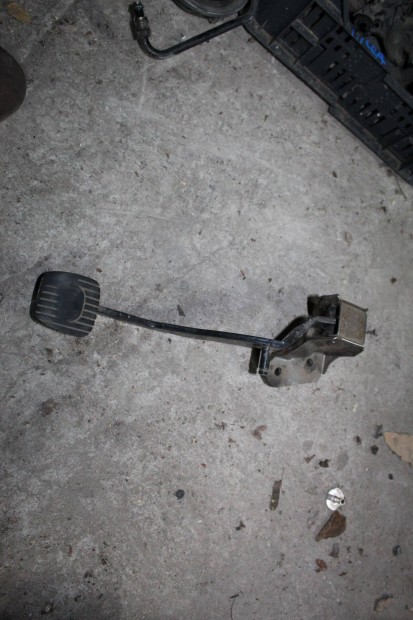 Nissan Micra V kuplungpedl