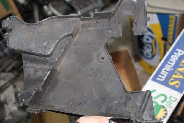Nissan Micra V vezérműszíj burkolat (8200 208 853)