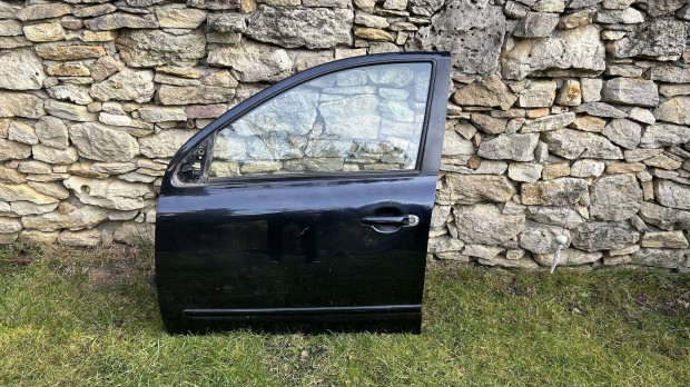 Nissan Micra bal els� ajt�