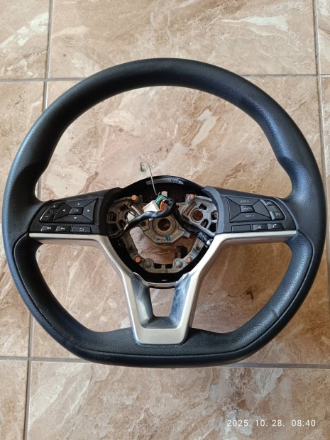 Nissan Micra kormány