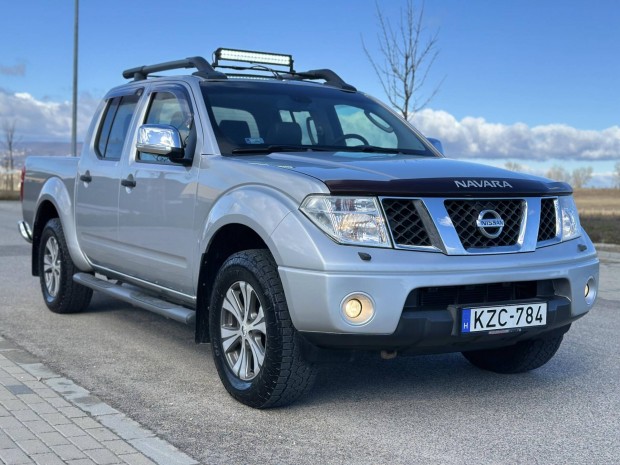 Nissan Navara 4WD Double 2.5D Platinum (Automat...