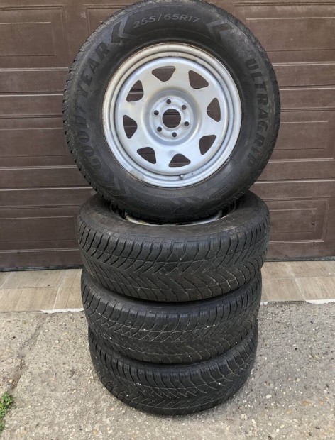 Nissan Navara 6x114,3 gyri lemez felni + tli gumi 255/65 R17