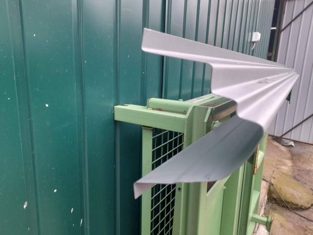 Nissan Navara D22 k�ls� k�sz�b elem