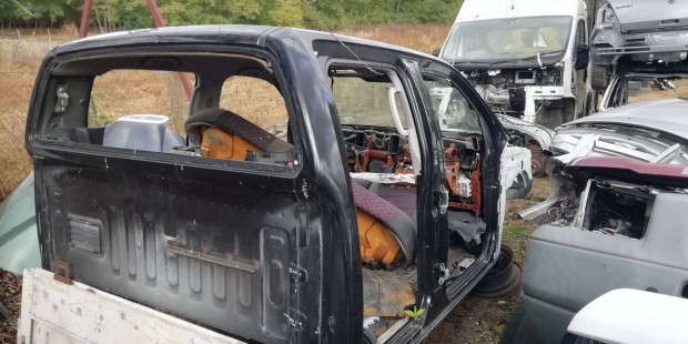 Nissan Navara D40 2.5 dci alkatrsz elad