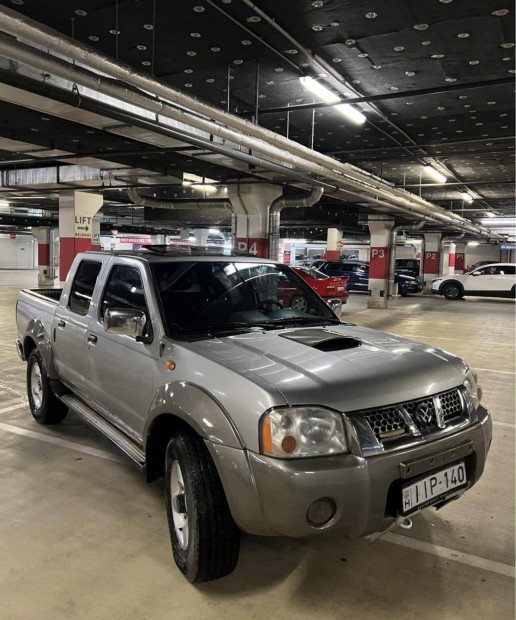 Nissan Navara Dubble Cabin. Friss vizsga. Hideg...