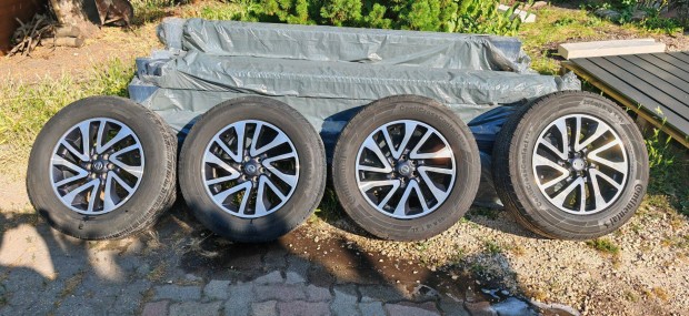 Nissan Navara gyári 18"x7" alufelnik 255/60 nyári gumikkal 6x114,3