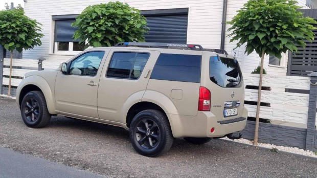 Nissan Pathfinder 2.5 D Platinum