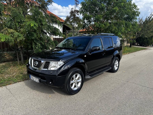 Nissan Pathfinder 2.5 D Platinum M.O.-i.8-éve1t...