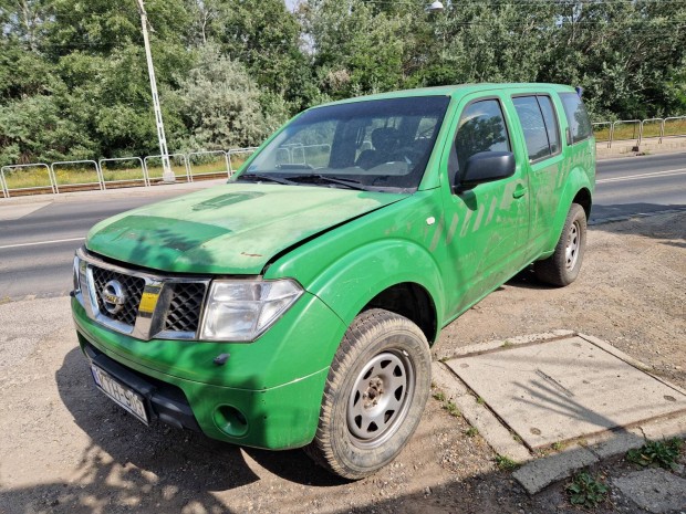 Nissan Pathfinder 2.5 D SE