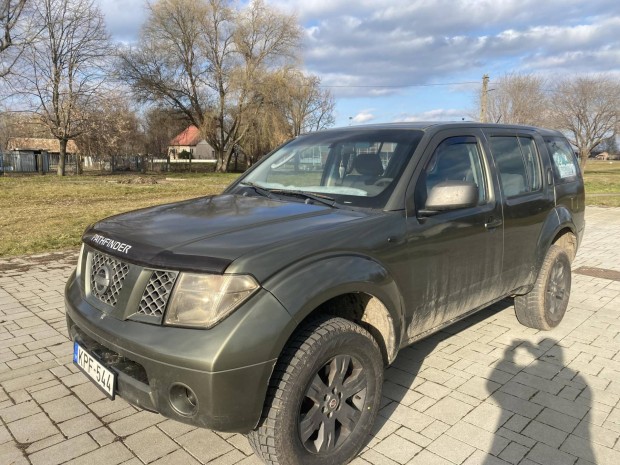 Nissan Pathfinder 2.5 Tdi LE