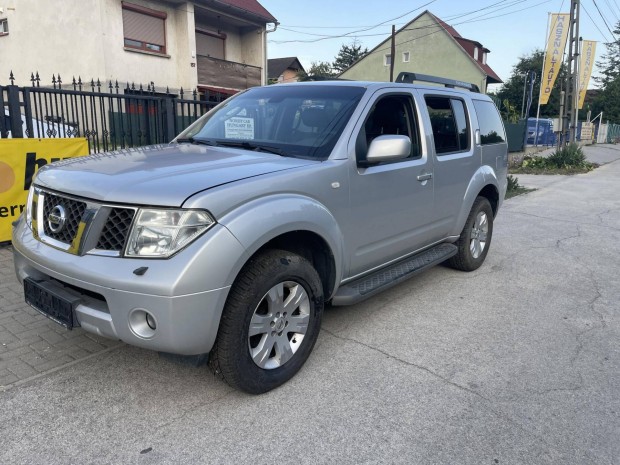 Nissan Pathfinder 2.5 Tdi XE 7Szemly.Br.Digit...