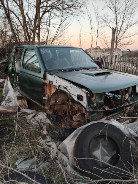 Nissan Pick Up D22 alkatrészek eladó