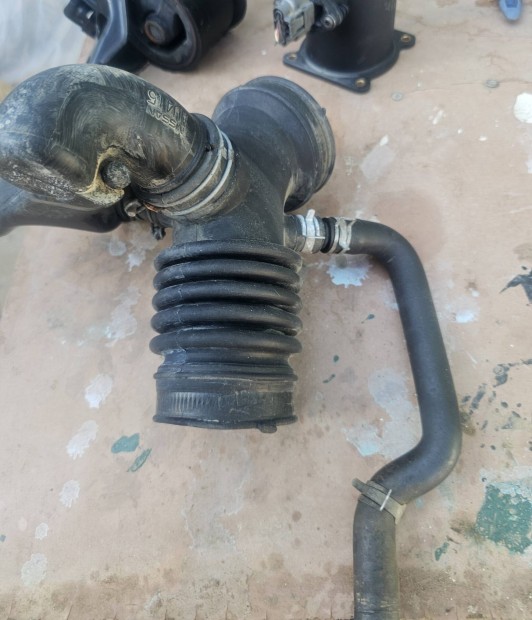 Nissan Primera 3 2.0 benzines levegcs 8000