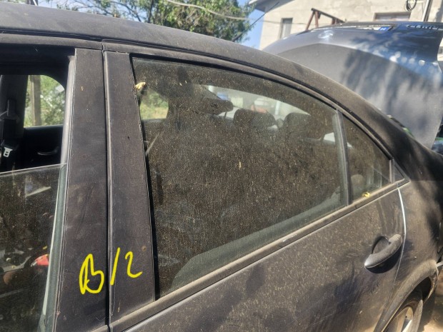 Nissan Primera 3 ajtó üveg 8000/db