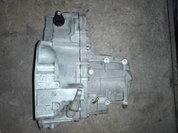 Nissan Primera P12 1.6 benzin 2002-2008 fel�j�tott v�lt� elad�