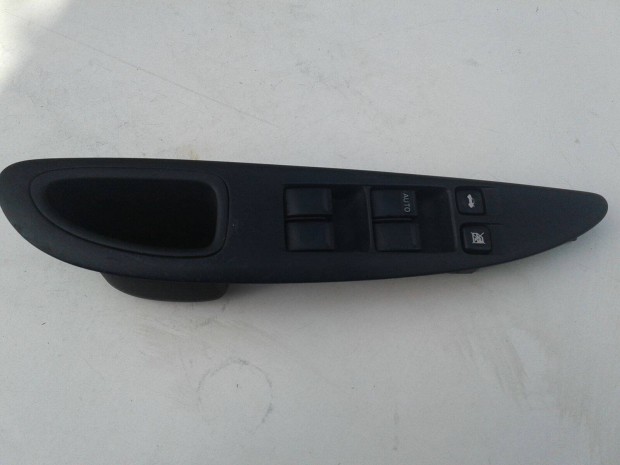 Nissan Primera P12 2.2 DCI 102Kw bal első ablakemelő kapcsoló