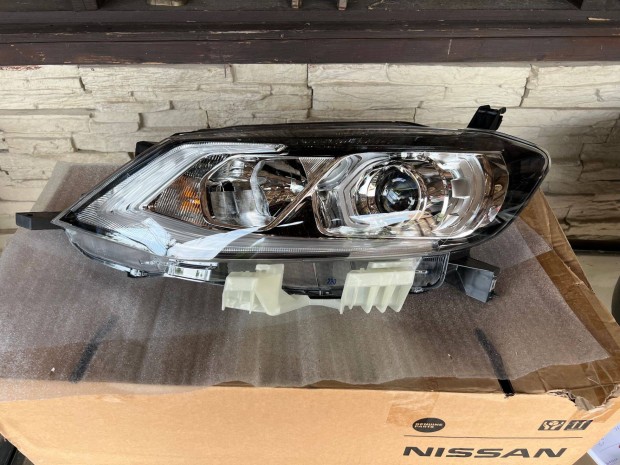 Nissan Pulsar 2015- Gyári Bal Első Fényszóró - Enyhén sérül 260603ZL5A
