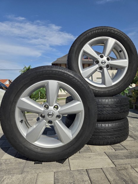 Nissan Qashqai 17" alufelni 215/60 r17 nyári gumival