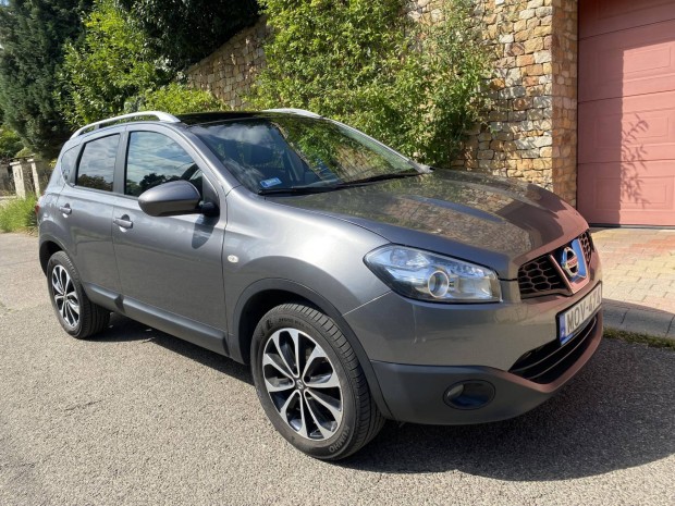 Nissan Qashqai 1.6 dCi Tekna Start&Stop Panorám...