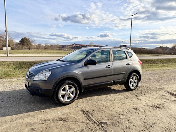 Nissan Qashqai 2.0 Tekna 4WD Szervizk�nyves. ka...