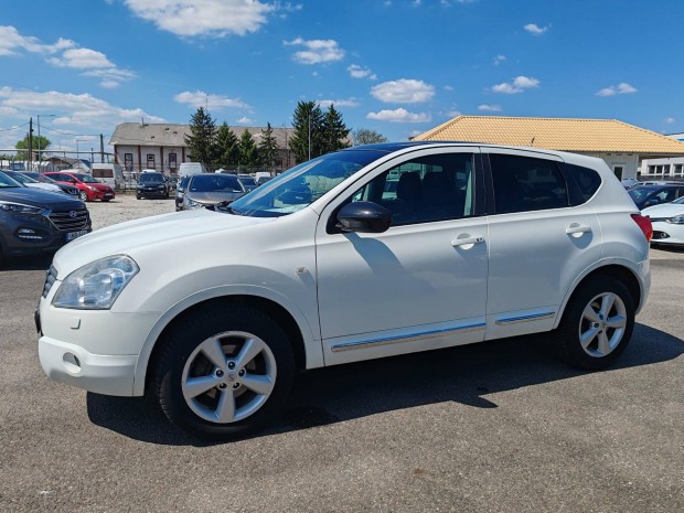 Nissan Qashqai 2.0 Tekna Premium 2WD Panoráma T...