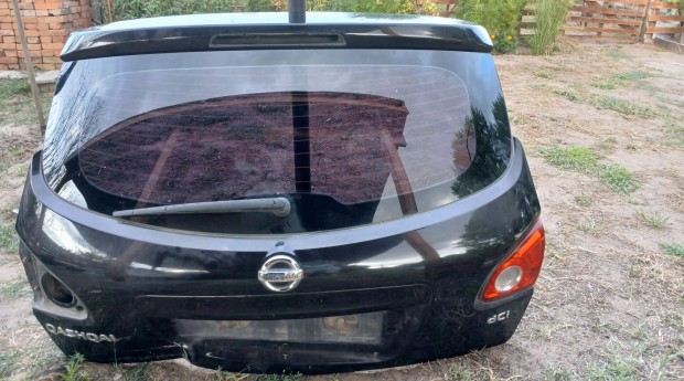 Nissan Qashqai Csomagtérajtó (Részeivel)