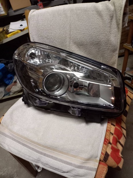 Nissan Qashqai J10 2010.05-2013.11Fényszóró 2H7 jobb (motoros)